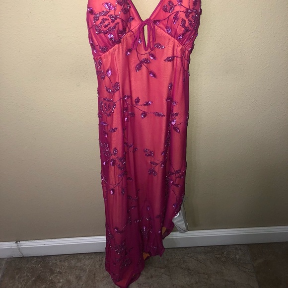 Asymmetrical party dress - Picture 2 of 7